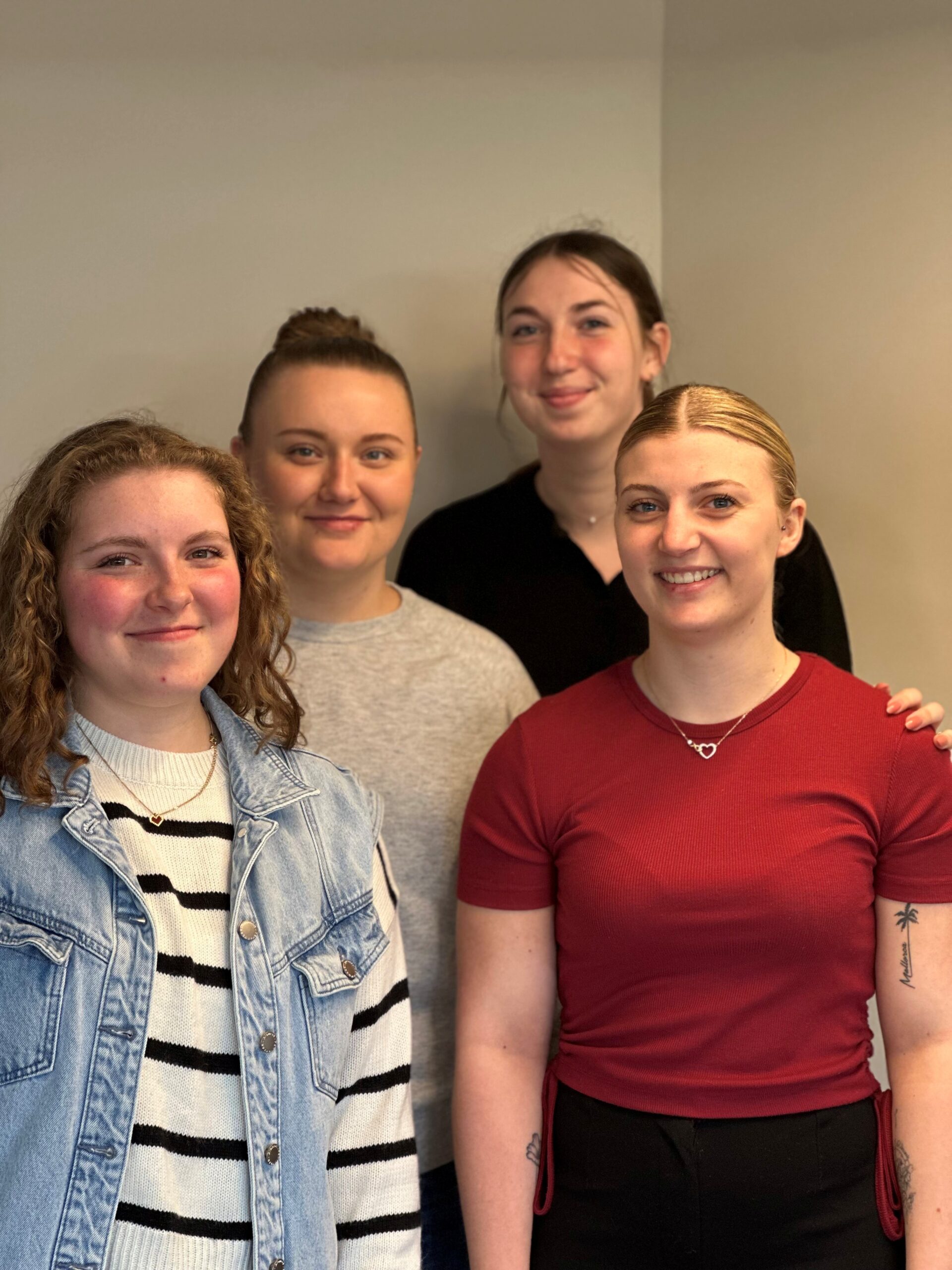 Équipe solidaire d’une entreprise engagée dans la lutte contre la précarité menstruelle, proposant des protections hygiéniques et solutions menstruelles durables pour le financement de protections menstruelles.